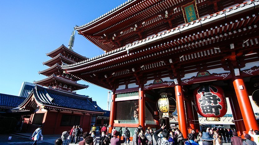Tokyo National Museum, Ueno Park, Tokyo: main entrance with samurai exhibit banners